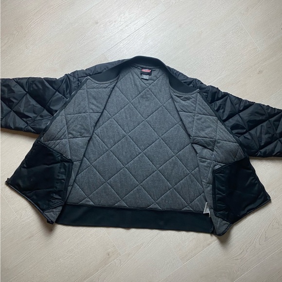 Dickies Diamond Quilted Puffer - Picture 5 of 11